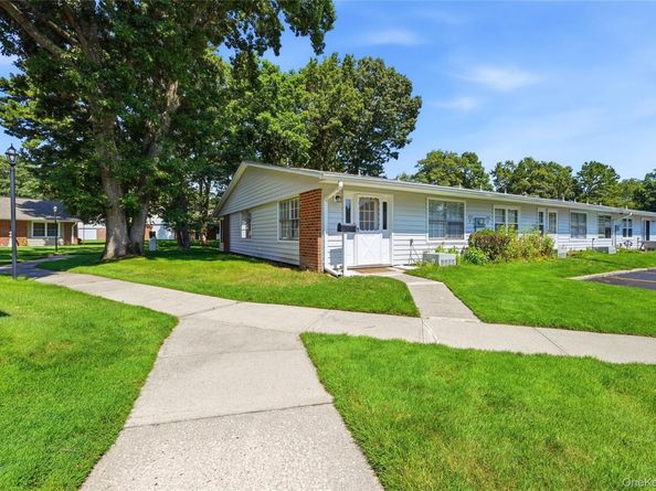 232 Blackpool Court F, Ridge NY 11961