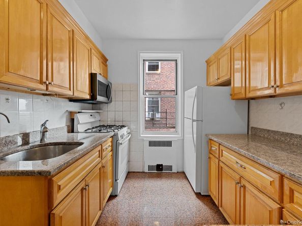 114-06 Queens Blvd D9, Forest Hills NY 11375