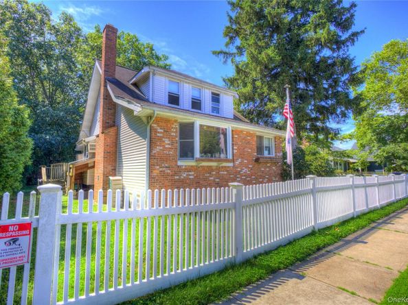 81 Notre Dame Avenue, Hicksville NY 11801