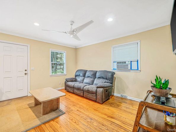 4 Vine Street, Hampton Bays NY 11946