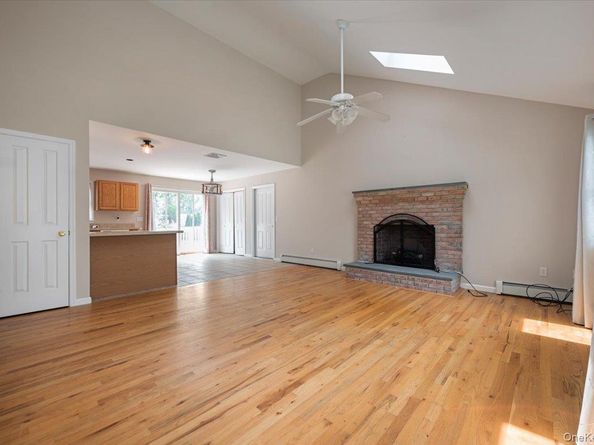 31 Carter Road, Hampton Bays NY 11946