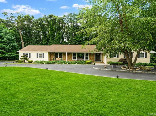 10 Williamsburg Drive, Northport NY 11768