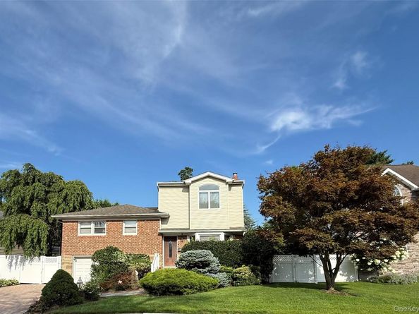 26 Kathleen Drive E, Syosset NY 11791