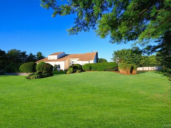 4 Jester Court, Dix Hills NY 11746