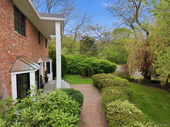 21 Sleepy Lane, Melville NY 11747