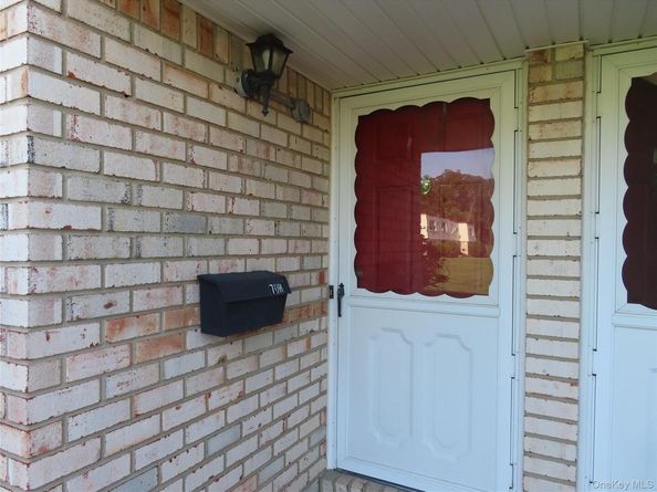 15 Harrison Avenue 70 H, Amityville NY 11701