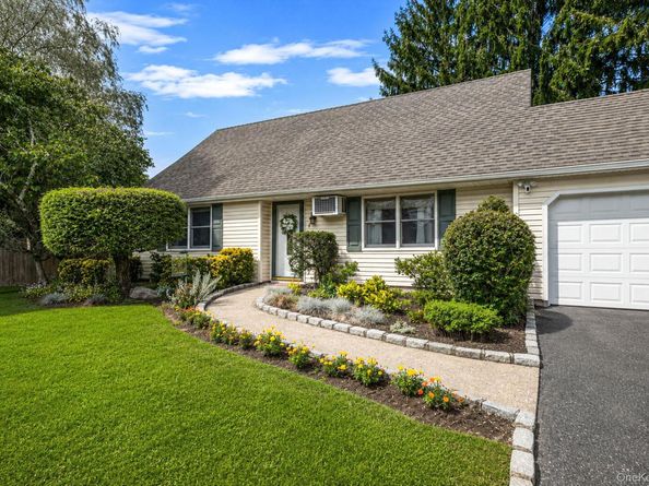 4 Highview Lane, Ridge NY 11961