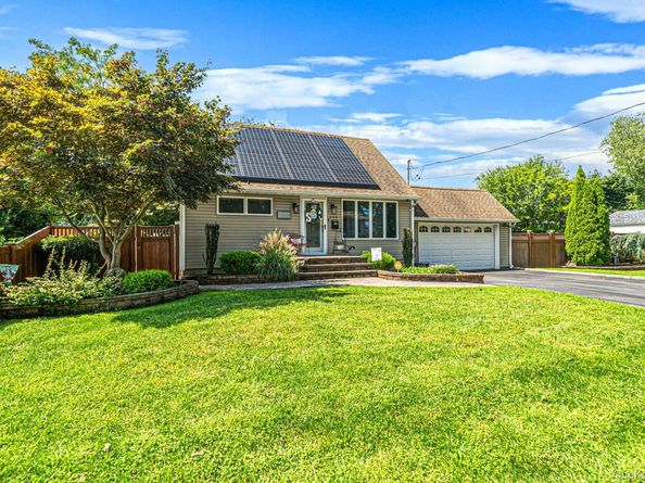 204 W 3rd Street, Deer Park NY 11729