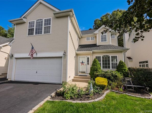 4 Sunflower Ridge Road, South Setauket NY 11720