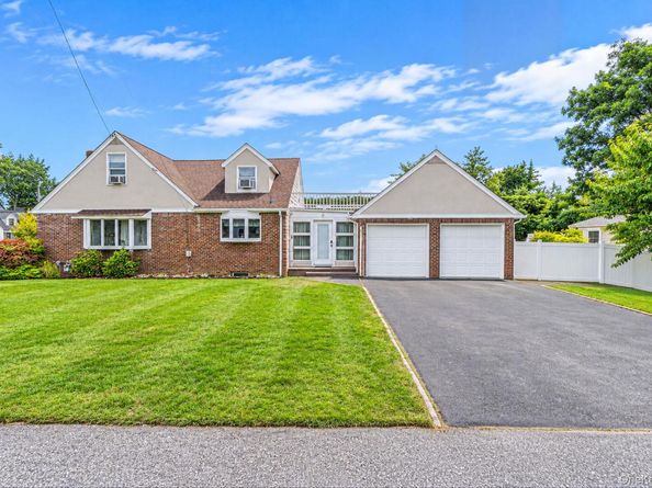 49 Seafield Lane, Bay Shore NY 11706