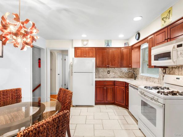 85 Woodlawn Avenue, Valley Stream NY 11581