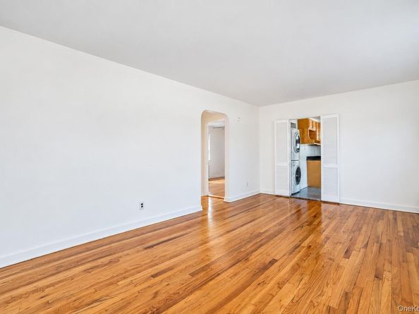 260-13 74th Avenue 1 G, Glen Oaks NY 11004