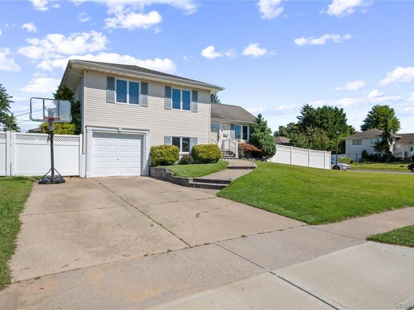 3993 Bernice Road, Seaford NY 11783