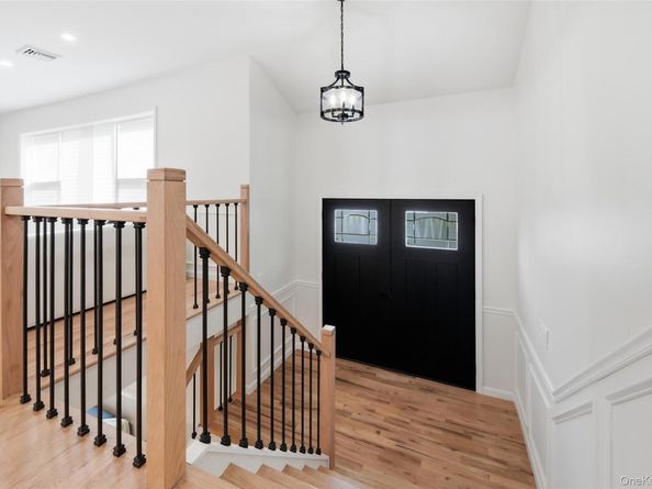 16 Merritt, Massapequa NY 11758