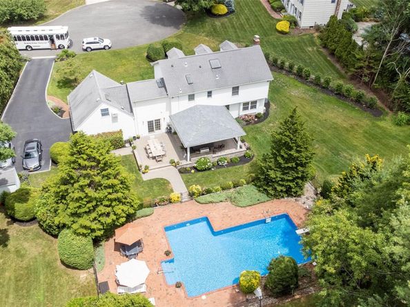 17 Lemark Court, East Setauket NY 11733