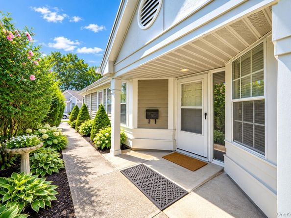 20 Wainscott Court, Ridge NY 11961