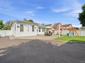 82 Sunset Road, Bay Shore NY 11706