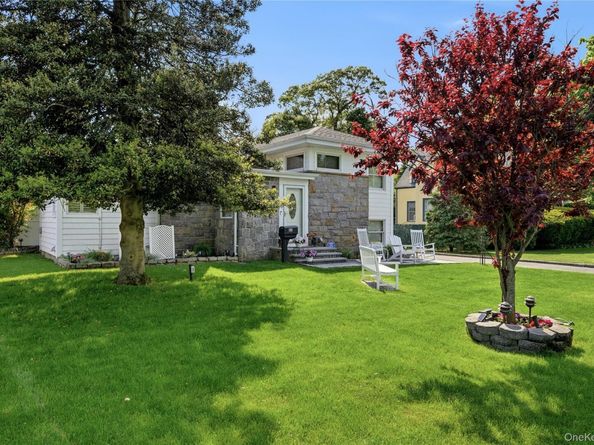 82 Sunset Road, Bay Shore NY 11706