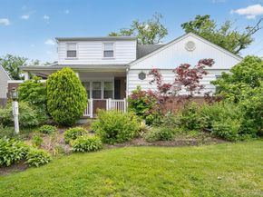 567 Pearl Street, Oceanside NY 11572