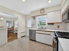 567 Pearl Street, Oceanside NY 11572
