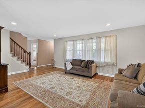 567 Pearl Street, Oceanside NY 11572