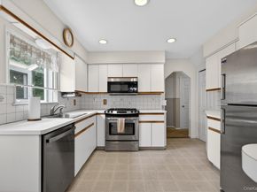 567 Pearl Street, Oceanside NY 11572
