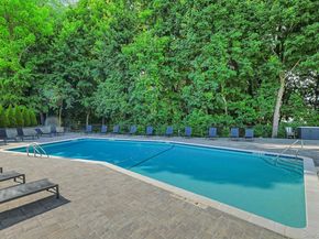 100 Chateau Lane 8, Hawthorne NY 10532