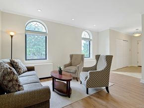 100 Chateau Lane 8, Hawthorne NY 10532