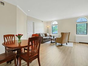 100 Chateau Lane 8, Hawthorne NY 10532