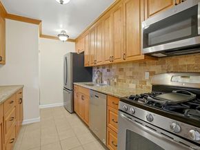 100 Chateau Lane 8, Hawthorne NY 10532