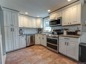 4 Country Greens Drive, Holtsville NY 11742