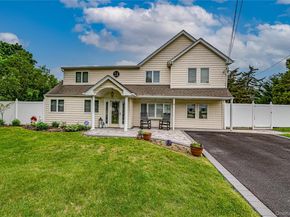 4 Country Greens Drive, Holtsville NY 11742