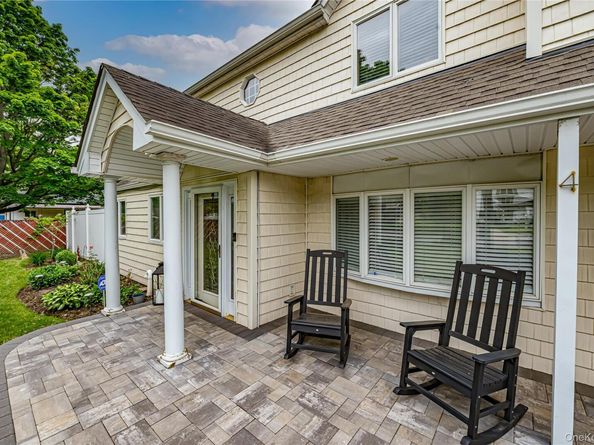 4 Country Greens Drive, Holtsville NY 11742