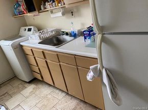 254-25 75th Avenue 2nd fl, Glen Oaks NY 11004