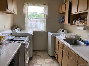 254-25 75th Avenue 2nd fl, Glen Oaks NY 11004