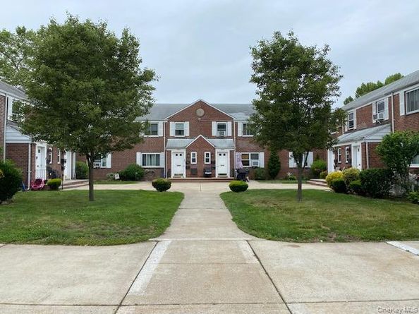 254-25 75th Avenue 2nd fl, Glen Oaks NY 11004