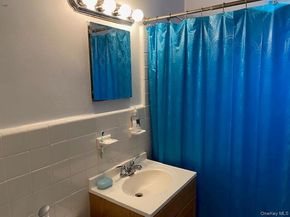 254-25 75th Avenue 2nd fl, Glen Oaks NY 11004