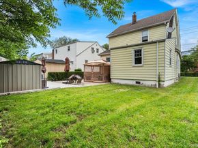 205 Roslyn Road, Mineola NY 11501
