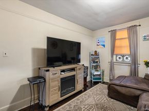 205 Roslyn Road, Mineola NY 11501