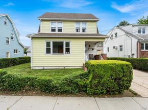 205 Roslyn Road, Mineola NY 11501