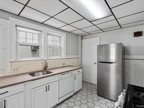 205 Roslyn Road, Mineola NY 11501