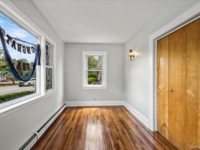 205 Roslyn Road, Mineola NY 11501
