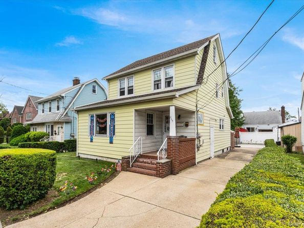 205 Roslyn Road, Mineola NY 11501