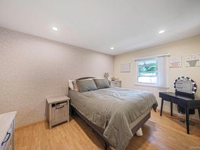 16 Lynx Lane, East Setauket NY 11733