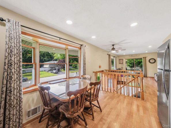 16 Lynx Lane, East Setauket NY 11733