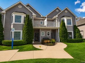 105 Okeefe Court, Oakdale NY 11769