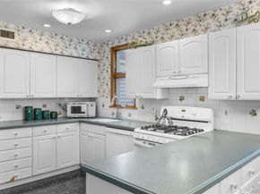 103 Cherrytree Lane, Roslyn Heights NY 11577