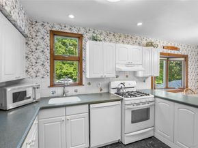 103 Cherrytree Lane, Roslyn Heights NY 11577