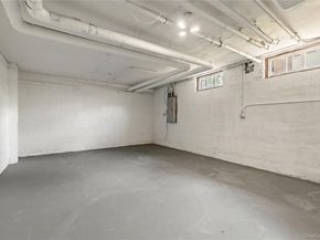 315 Ellington Avenue E, Garden City NY 11530