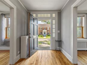 315 Ellington Avenue E, Garden City NY 11530